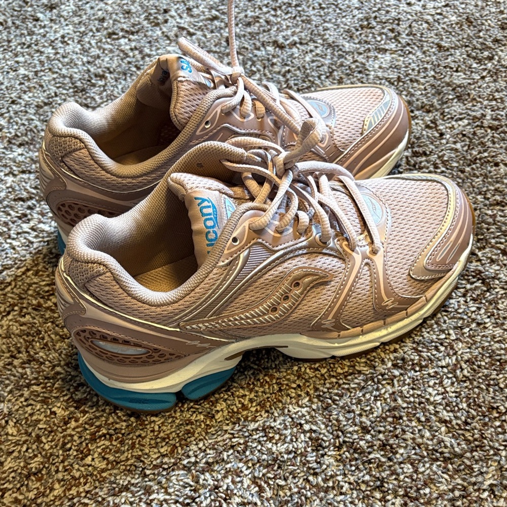 Saucony Women's Light Pink Athletic Running Shoes with Blue Accents